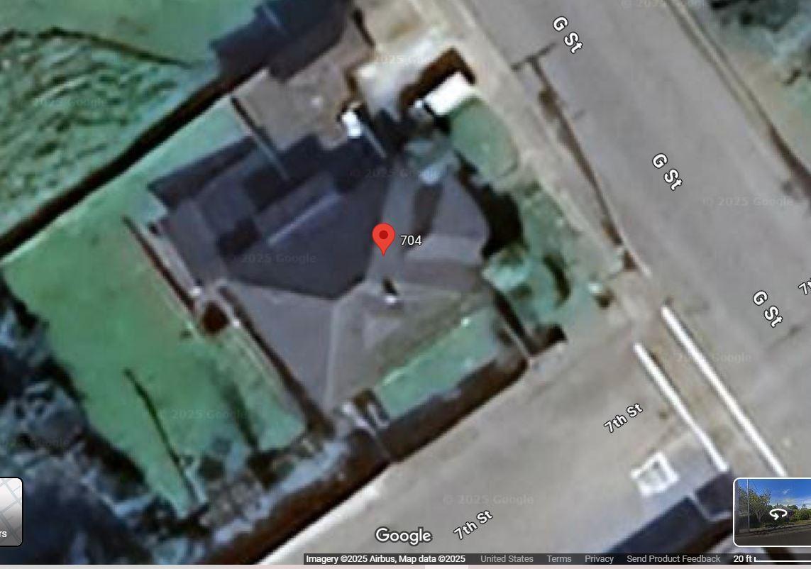 Photo - 704 G St
