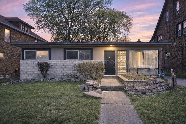 Photo - Beautiful Mid-Century 3 Bedroom Steps from Detroit Golf Club!