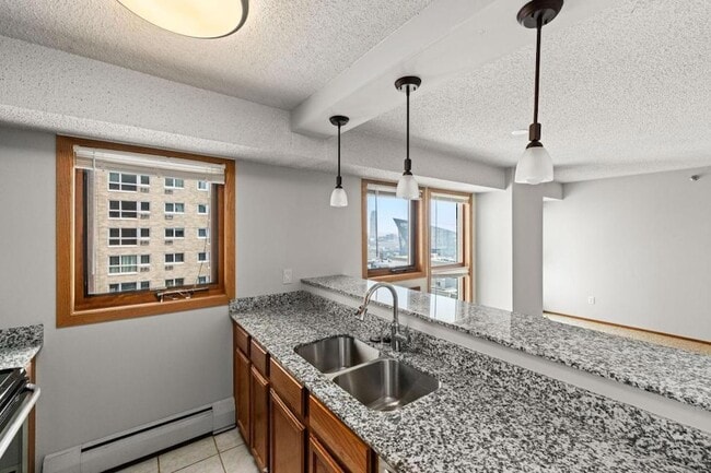 Photo - 433 S 7th St