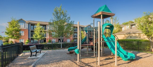 MAA Matthews Commons