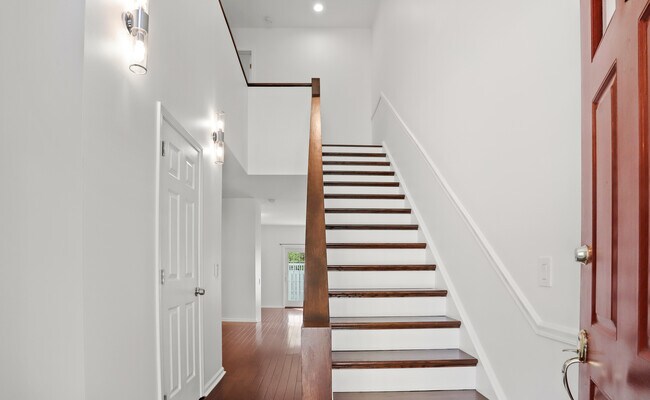 Photo - 50 Edgewater Commons Ln