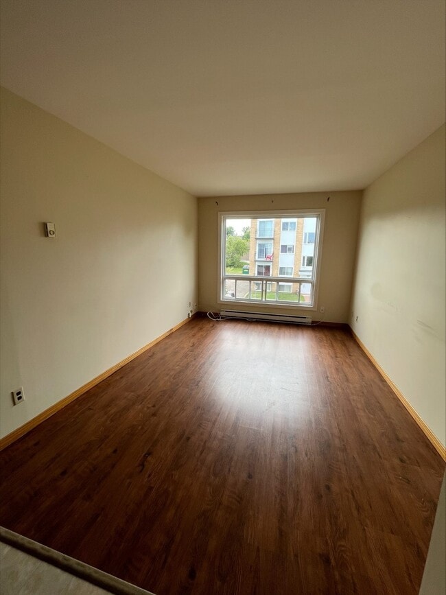 Photo - 615 Chalmers Ct Unit 16