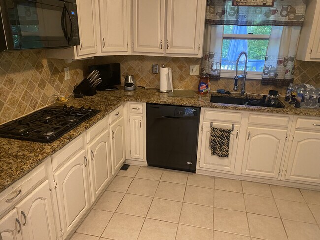 Photo - Room in House on Lilburn Stone Mountain Rd