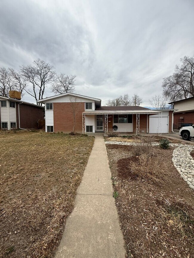 Photo - $0 DEPOSIT OPTION, CHARMING 3 BED 2 BATH TRADITIONAL HOME!! HUGE YARD, STEPS FROM PEORIA STATION