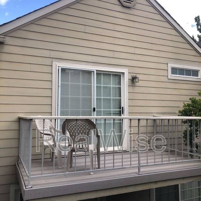 Photo - 382 Glenn St