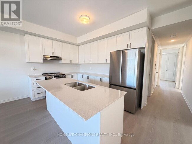 Photo - 98 Donald Cameron Crescent