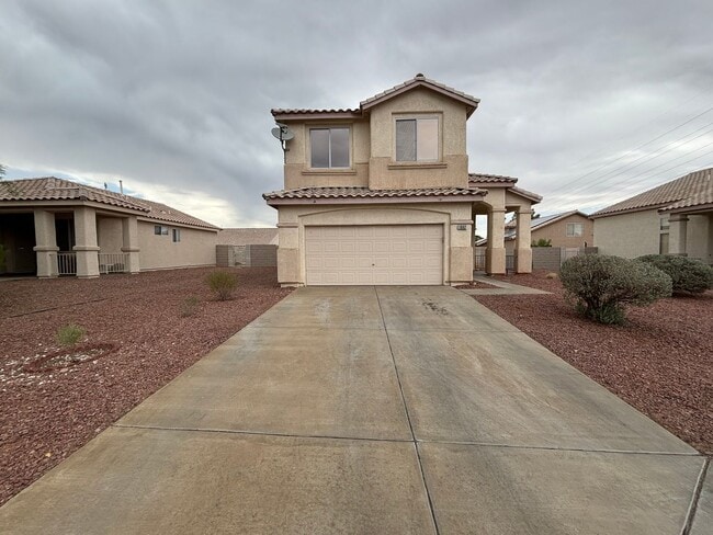 Modern 3Bed/3Bath Two Story Home located i... - Modern 3Bed/3Bath Two Story Home located i...