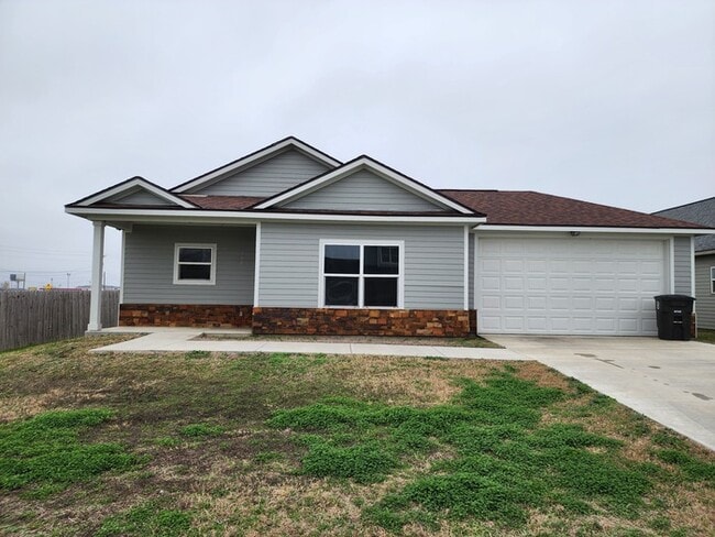 3/2/2 - 3/2/2 House
