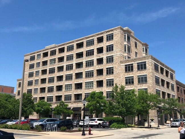 Building Photo - 10 S Dunton Ave Unit 306