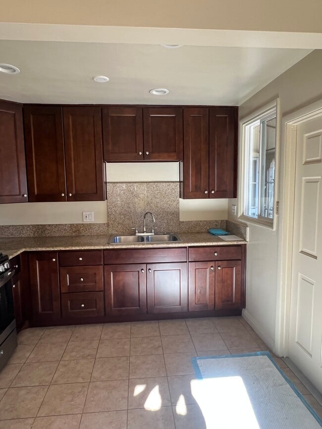 Building Photo - 5264 Cahuenga Blvd Unit 5264