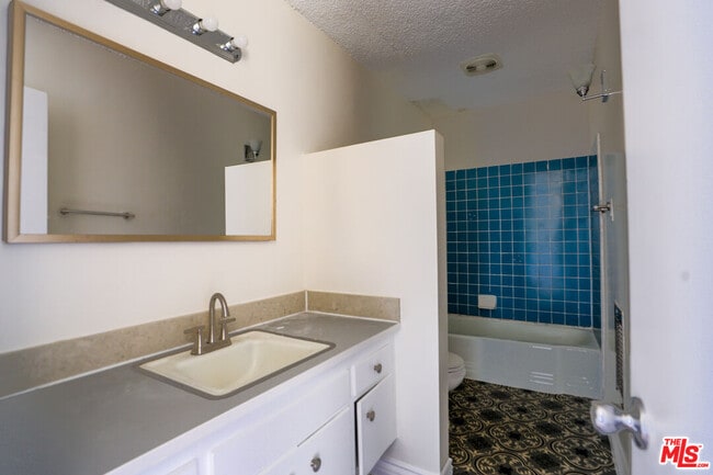 Photo - 11131 Rose Ave Unit 25