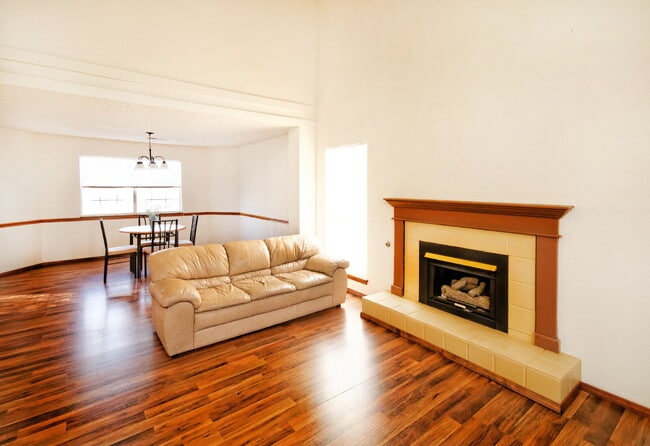 2 Story, 4 BR, 2205 SF home off Southern Blvd in Rio Rancho