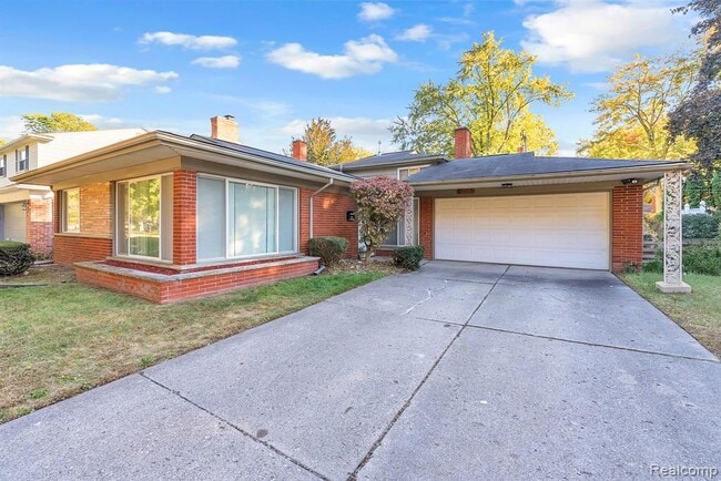 Photo - 32725 Barkley St