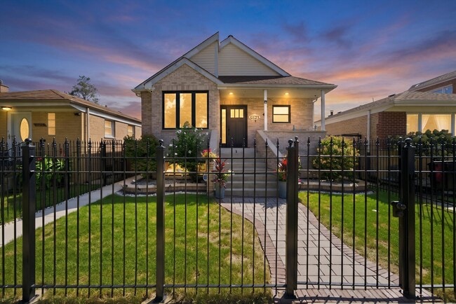 Photo - 4623 S Kilpatrick Ave