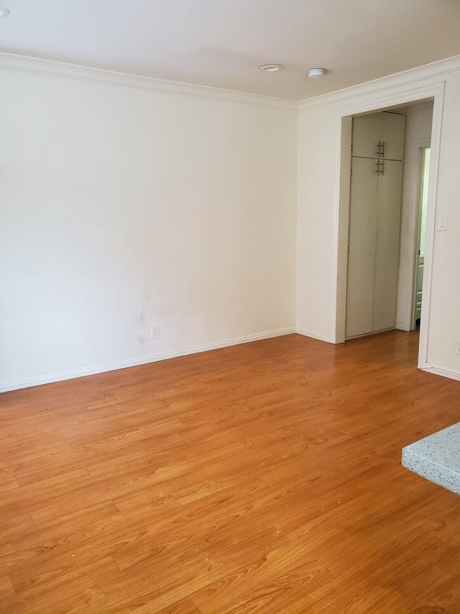 Photo - 951 N Oxford Ave