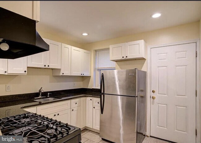 Photo - 2663 Belgrade St