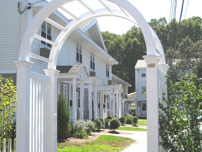 Georgetowne Homes Apartments For Rent In Hyde Park Ma Forrent Photo Georgetowne Homes Apartments