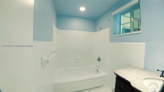 Photo - 462 Golden Isles Dr Unidad 205