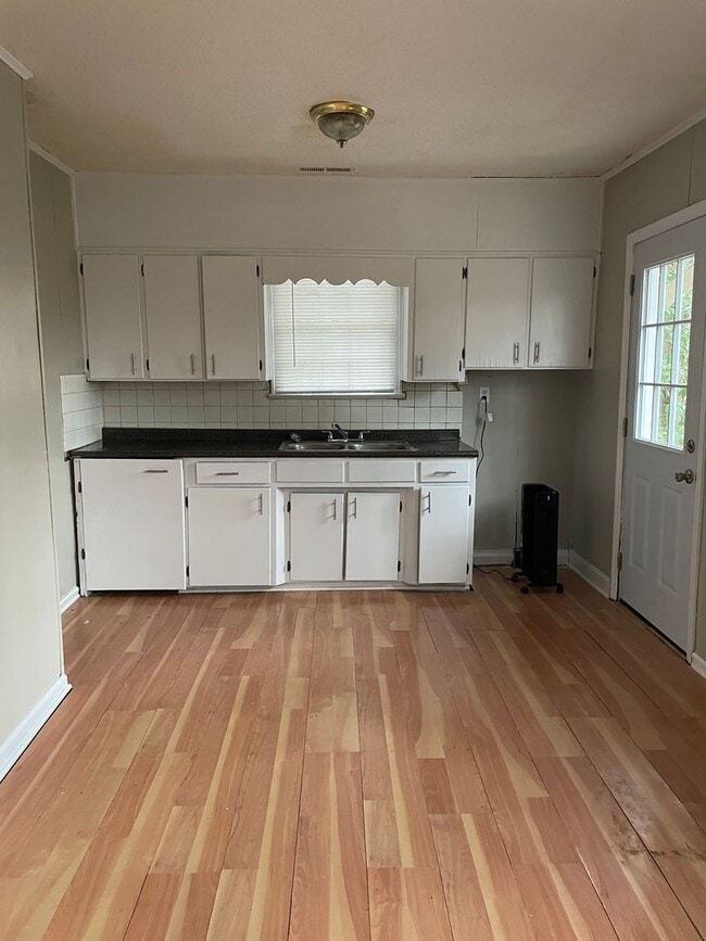 Photo - Recent Updates!! Move In Special Available!