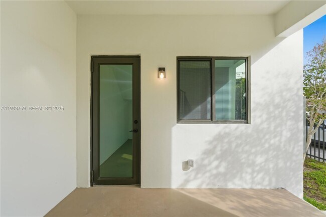 Photo - 1393 NW 31st St Unidad A