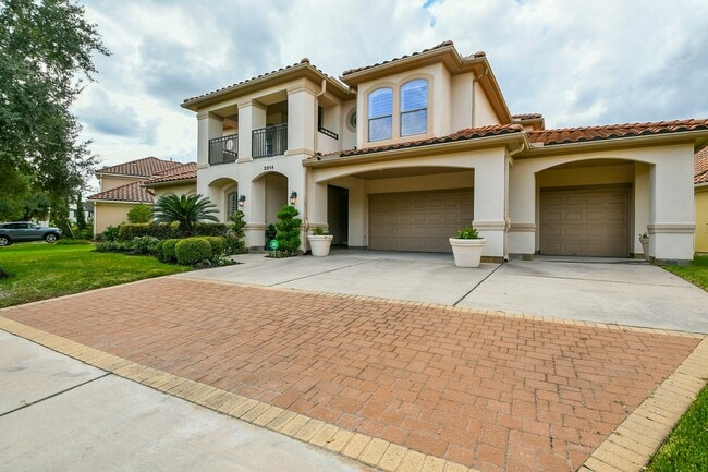 Photo - 2014 Flower Garden Ln