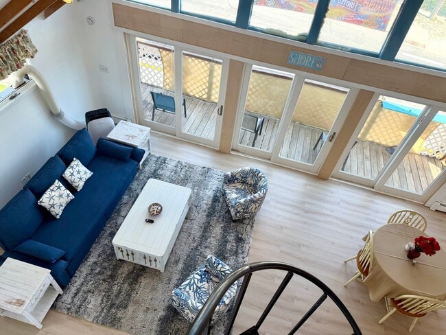 59 Ocean Blvd