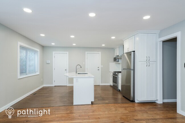 Photo - 2829 Clare Ave