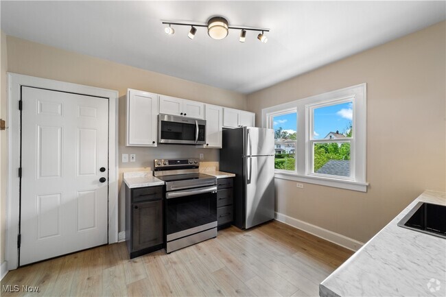 Building Photo - 4360 W 45th St Unit Up Rental
