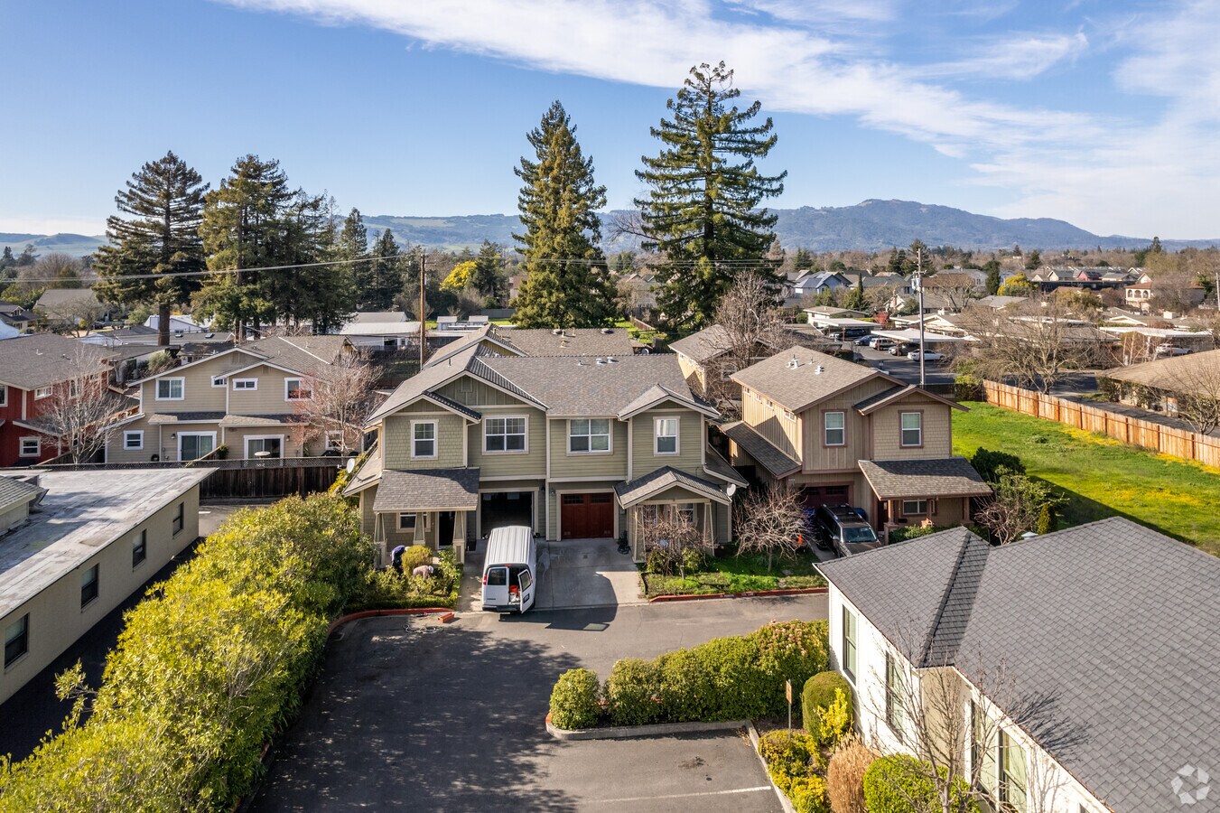 Photo - 963 Broadway