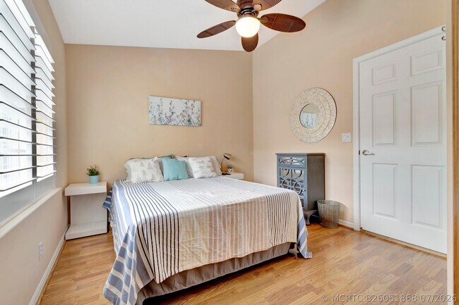 6129 Heliconia Rd