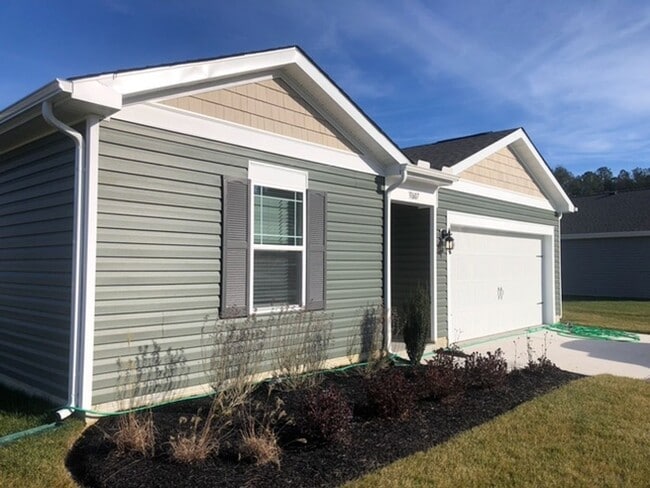 Photo - 4 Bedroom Home in desired community with pool.