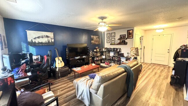 Photo - 140 Broadleaf Dr