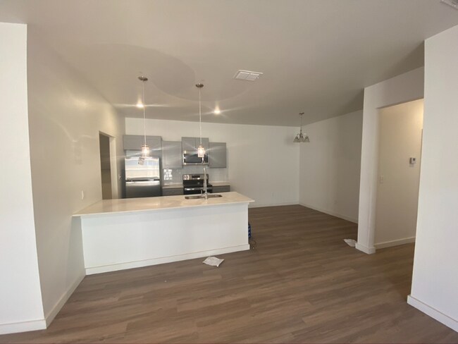 Photo - 5508 Itasca St