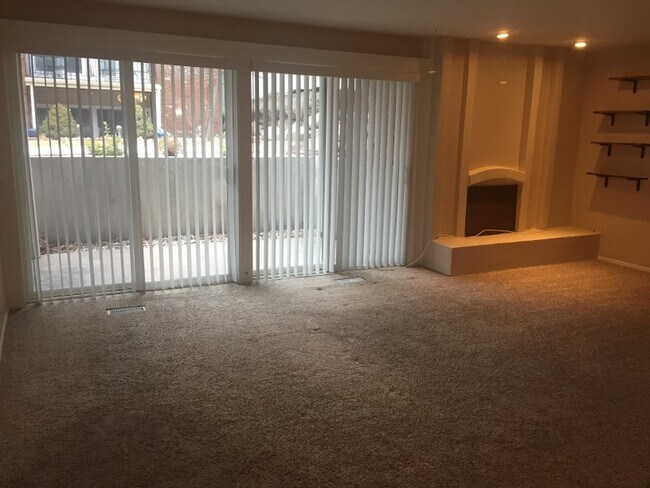 Building Photo - 8108 Cottonwood Hills Cir Unit # 7