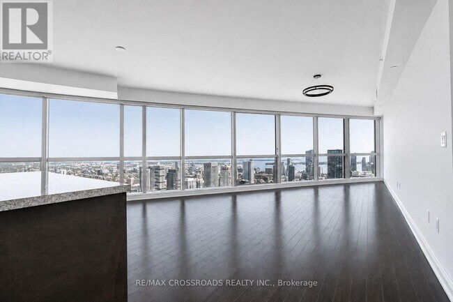 Photo - 388 Yonge St Unit 6107