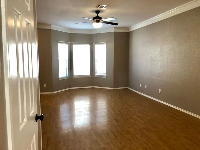 Photo - Spacious 2 Bed, 2.5 Bath Condo on Speight Ave with Private Porch & Community Pool