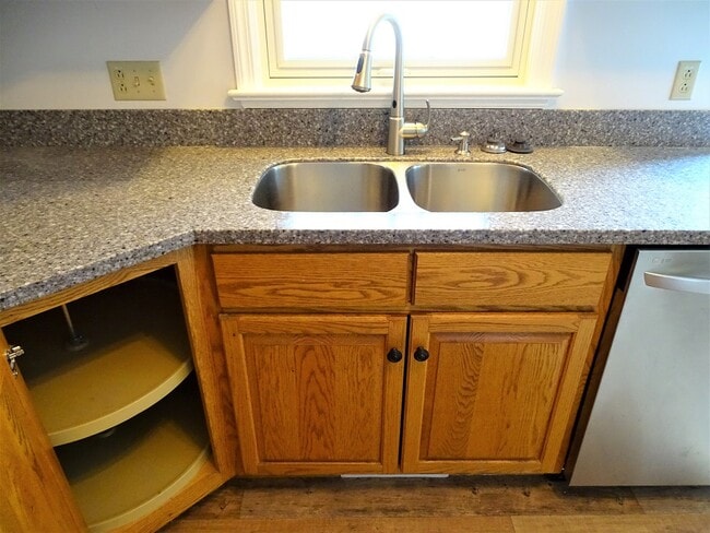 Photo - 1005 Ayres Ct