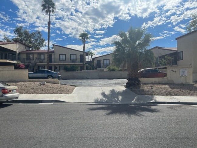 La Casa Apartments