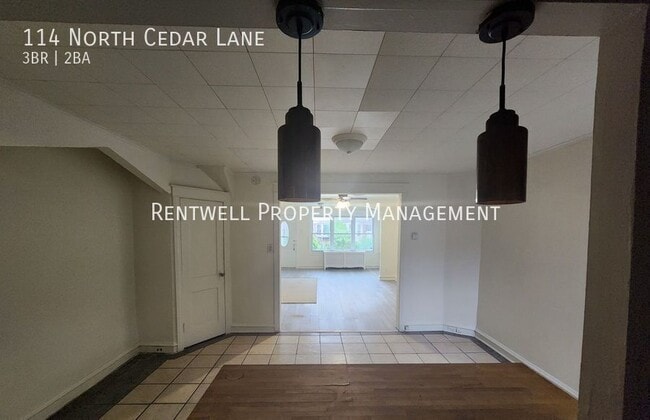 Photo - 114 N Cedar Ln