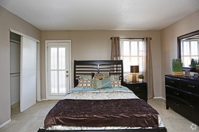 1BR,1BA - 618SF - BEDROOM