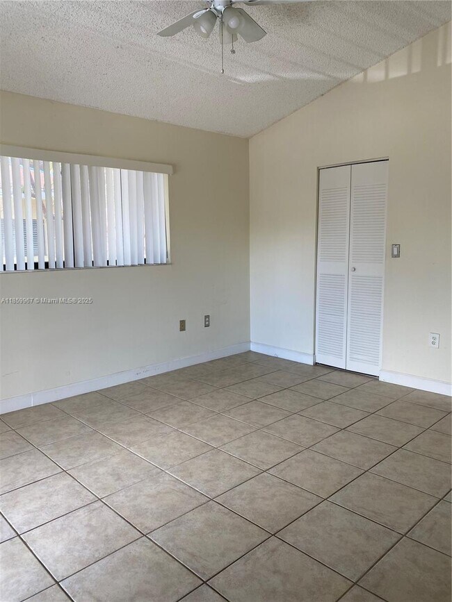 Photo - 2445 SW 18th Terrace Unidad 805 Rental