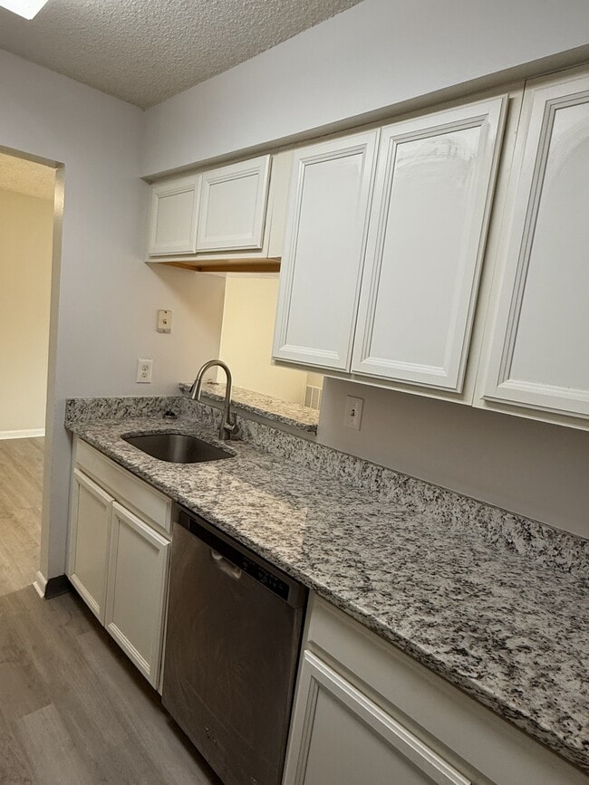 Photo - 2005 Ravens Crest Dr