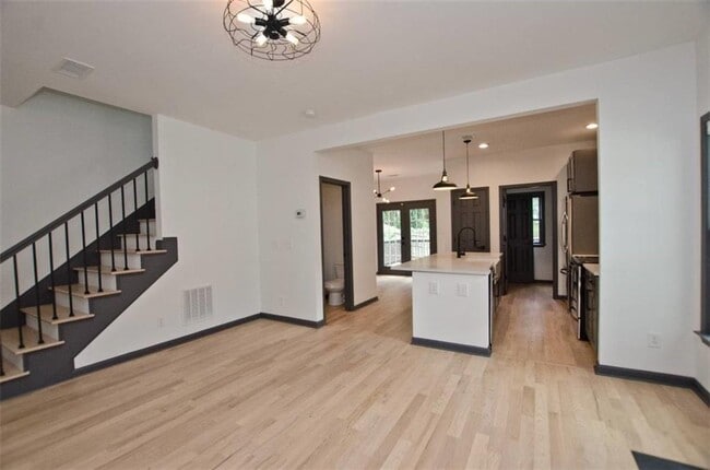 Photo - 931 Fern Ave SE