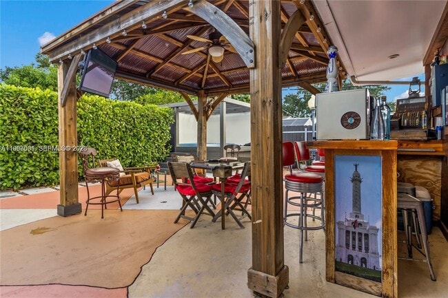 Photo - 860 Curtiss Dr