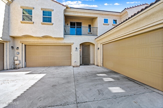 Building Photo - 1367 S Country Club Dr