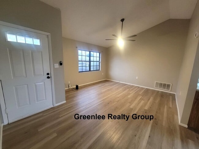 Photo - Don't miss this 2 Bed/ 1 Bath home in Holiday Lake Estates!