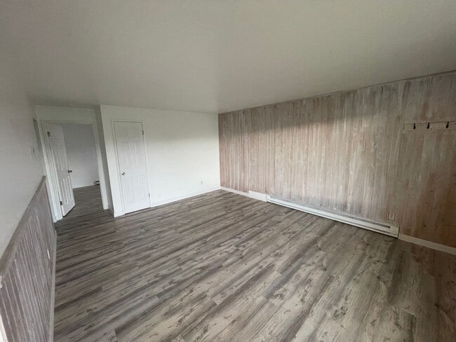 Photo - Moore (1321 SE 9th Ave & 1320 SE 10th Ct.) Unidad #102