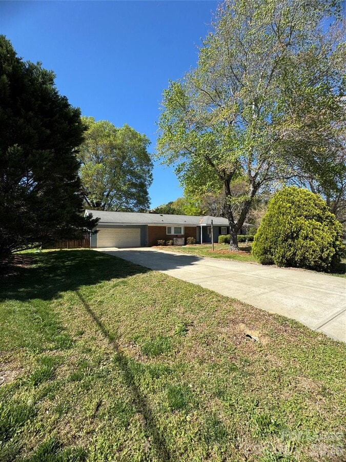 Photo - 1803 Overhill Dr