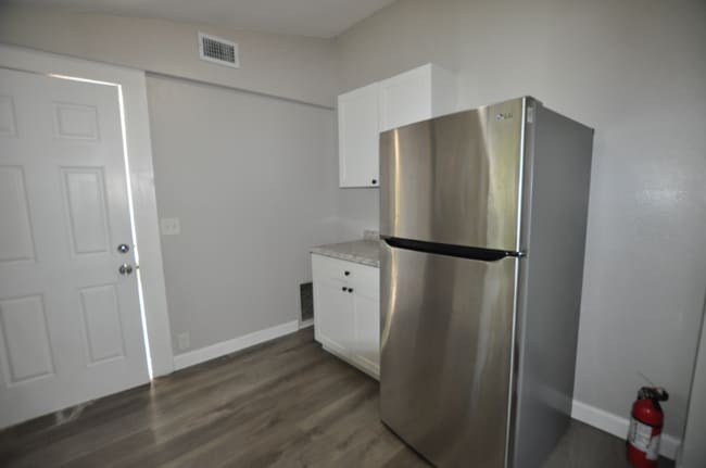 Photo - 914 23rd St W Unit A