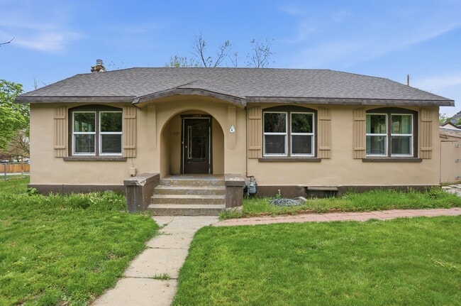 1504 Lake St